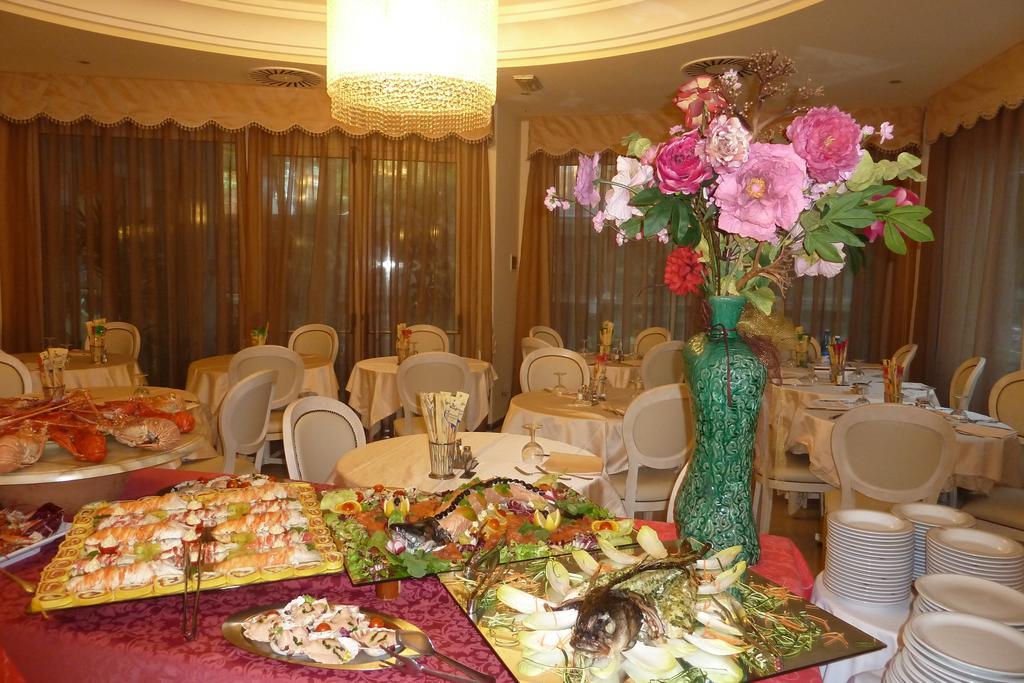 Hotel Astra Milano Marittima Extérieur photo